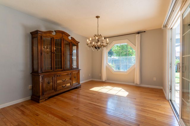 2631 W Royal Oaks Drive W, Visalia, CA 93277