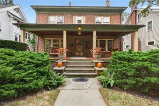 1077 Erie Cliff Drive, Lakewood, OH 44107