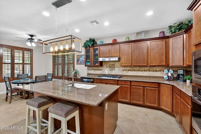 2762 E CAROB Drive, Gilbert, AZ 85298
