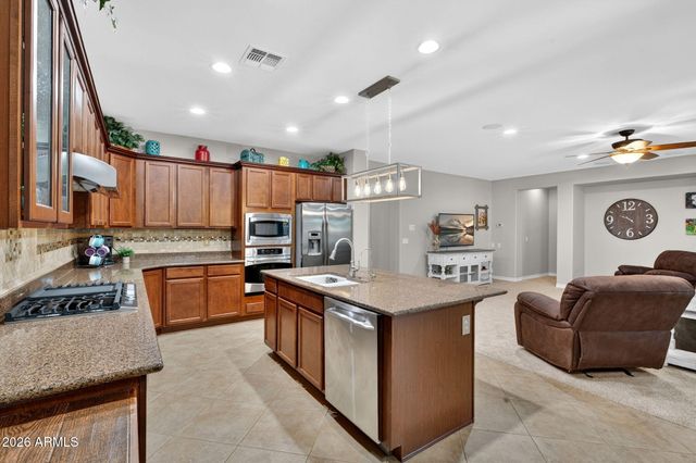 2762 E CAROB Drive, Gilbert, AZ 85298