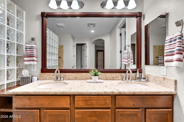 2762 E CAROB Drive, Gilbert, AZ 85298