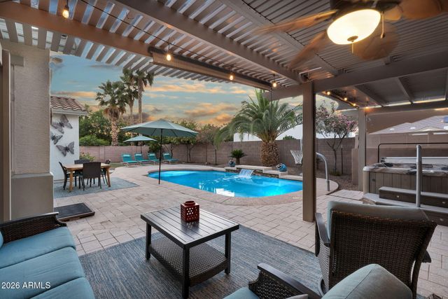 2762 E CAROB Drive, Gilbert, AZ 85298