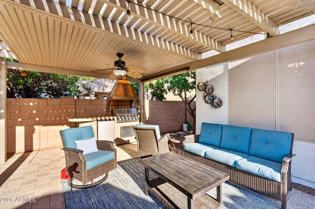 2762 E CAROB Drive, Gilbert, AZ 85298