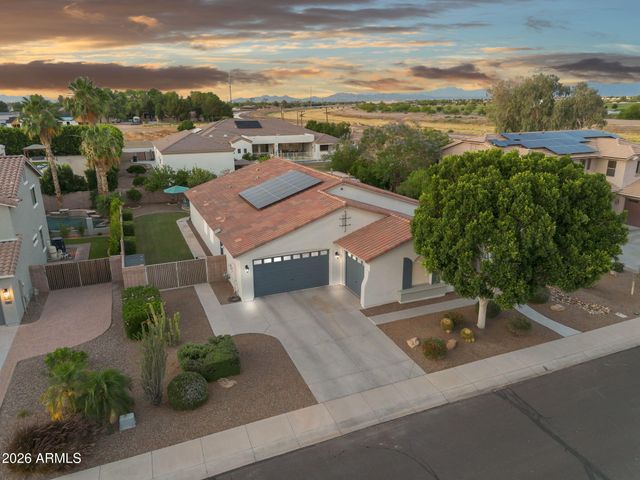 2762 E CAROB Drive, Gilbert, AZ 85298
