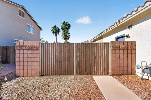 2762 E CAROB Drive, Gilbert, AZ 85298