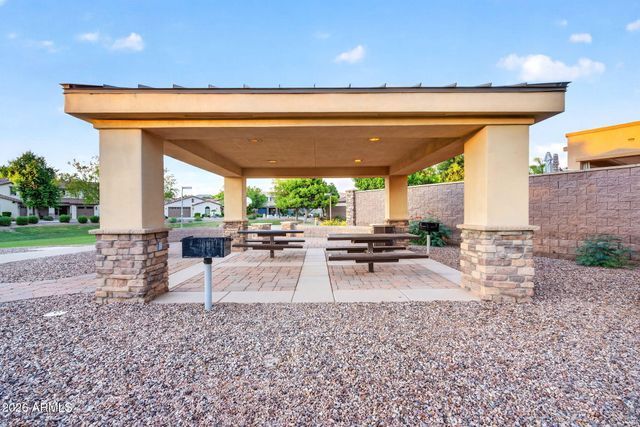 2762 E CAROB Drive, Gilbert, AZ 85298