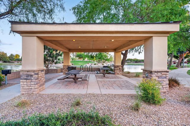 2762 E CAROB Drive, Gilbert, AZ 85298