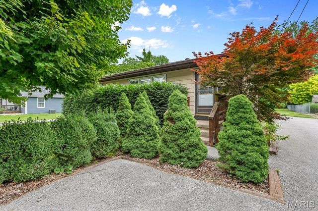 323 Brookside Drive, Caseyville, IL 62232