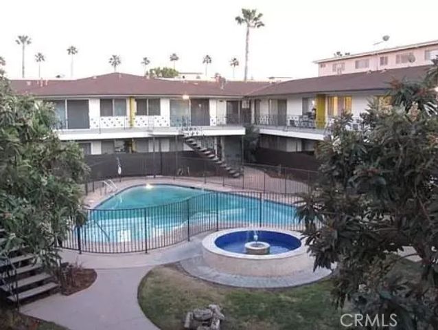 5168 Yarmouth 26, Encino, CA 91316
