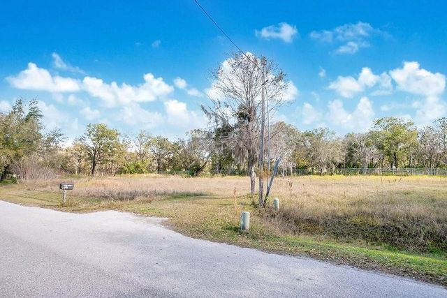 1426 SIERRA PINES BOULEVARD, Lutz, FL 33558