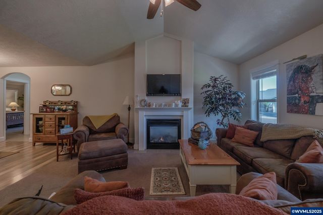 4913 Mimosa Cir, Sweet Home, OR 97386