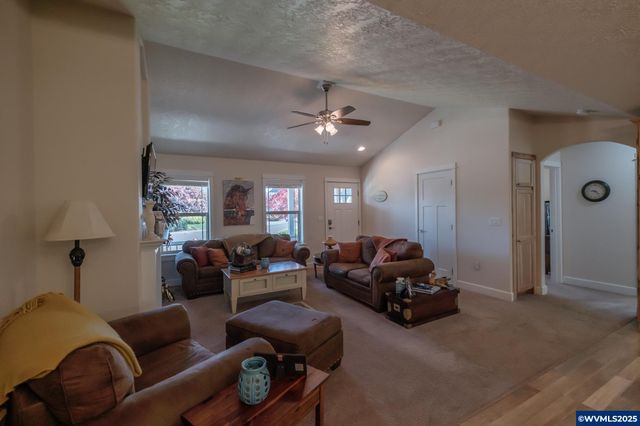 4913 Mimosa Cir, Sweet Home, OR 97386