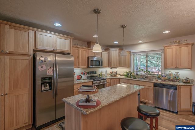 4913 Mimosa Cir, Sweet Home, OR 97386