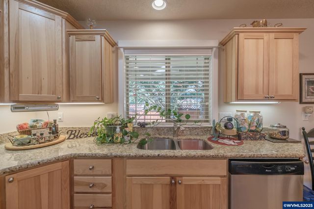 4913 Mimosa Cir, Sweet Home, OR 97386