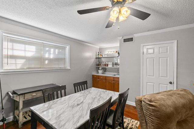 910 Derbyshire Dr., Dothan, AL 36303