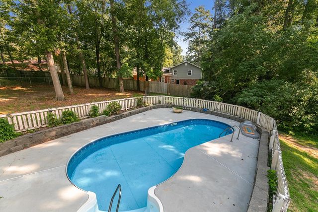 910 Derbyshire Dr., Dothan, AL 36303