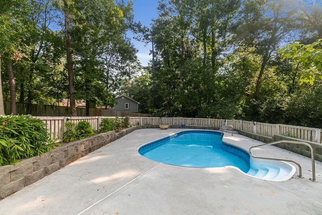 910 Derbyshire Dr., Dothan, AL 36303