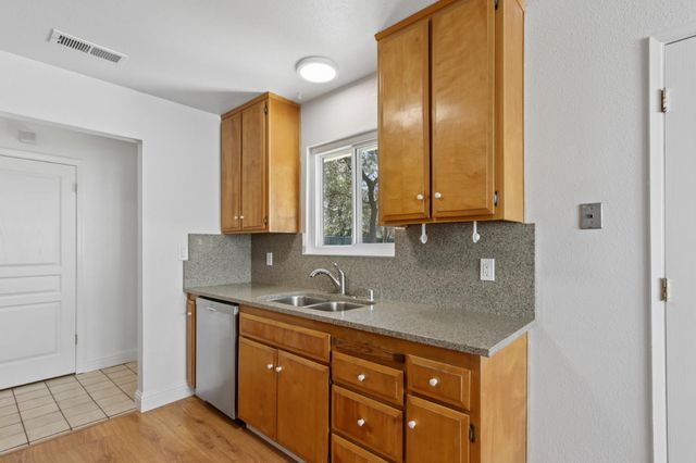 3899 Martin Ln, Loomis, CA 95650