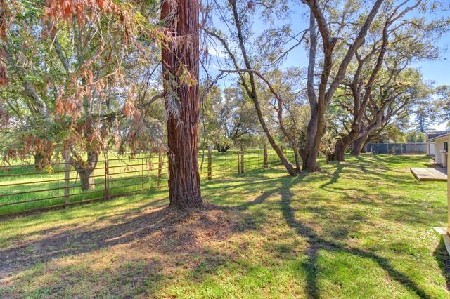 3899 Martin Ln, Loomis, CA 95650