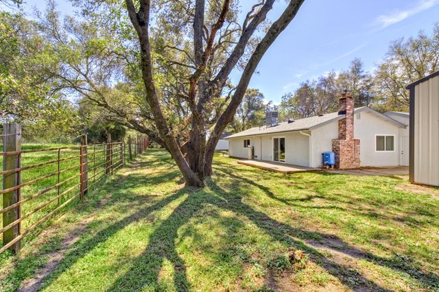 3899 Martin Ln, Loomis, CA 95650