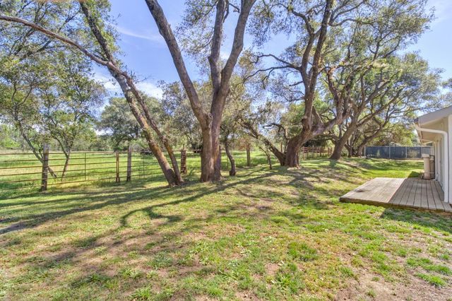 3899 Martin Ln, Loomis, CA 95650