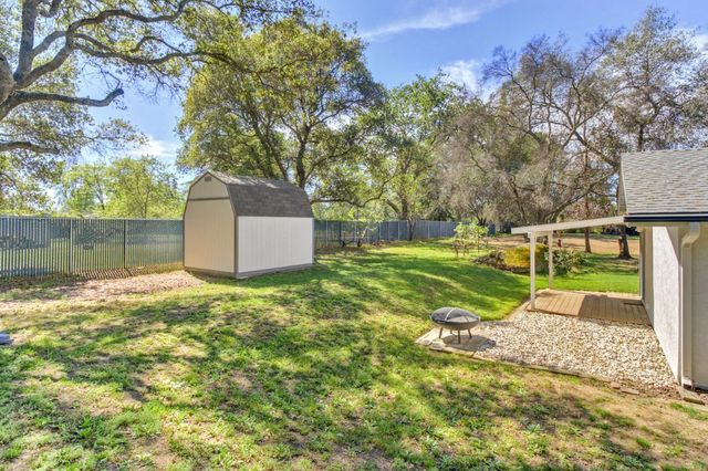 3899 Martin Ln, Loomis, CA 95650