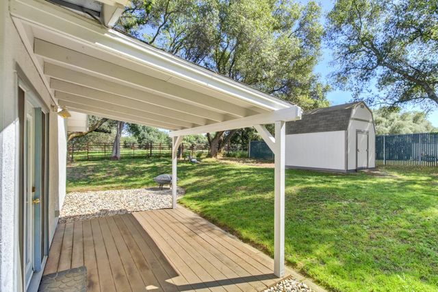3899 Martin Ln, Loomis, CA 95650