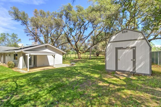 3899 Martin Ln, Loomis, CA 95650