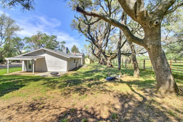 3899 Martin Ln, Loomis, CA 95650