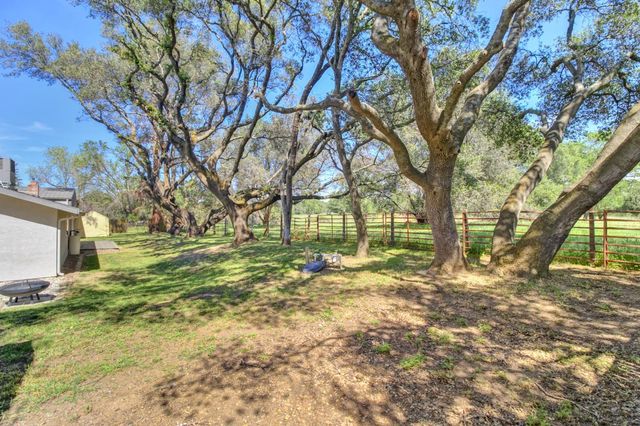 3899 Martin Ln, Loomis, CA 95650