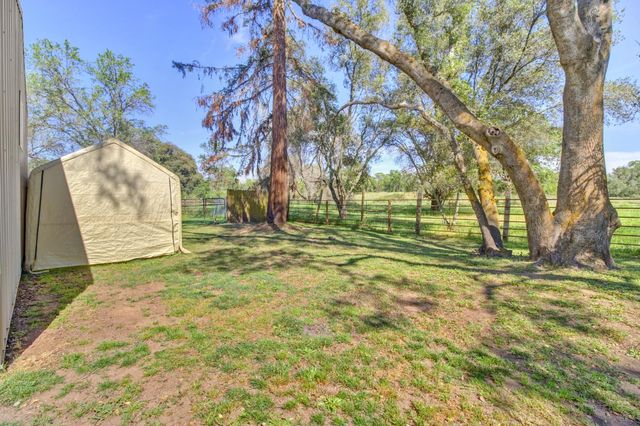 3899 Martin Ln, Loomis, CA 95650