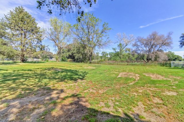 3899 Martin Ln, Loomis, CA 95650