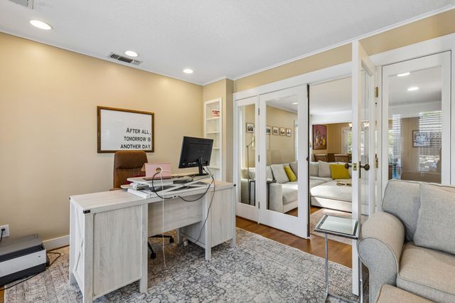 2235 Mistletoe Boulevard, Fort Worth, TX 76110