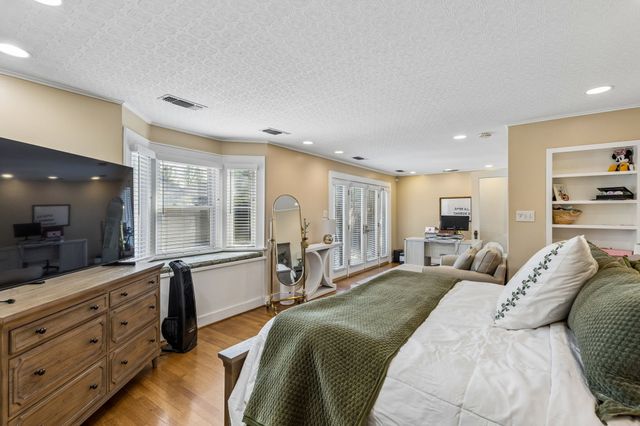 2235 Mistletoe Boulevard, Fort Worth, TX 76110