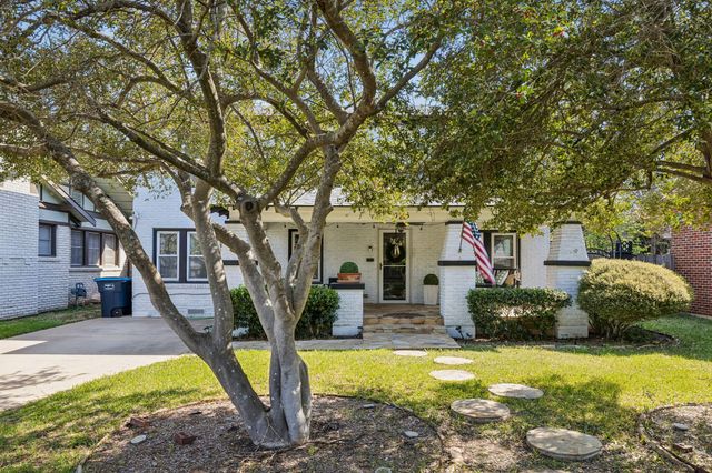 2235 Mistletoe Boulevard, Fort Worth, TX 76110