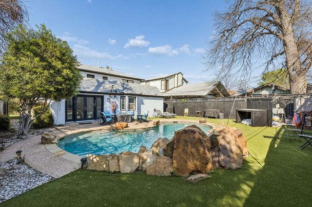 2235 Mistletoe Boulevard, Fort Worth, TX 76110