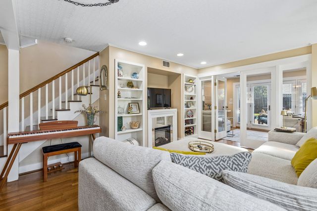 2235 Mistletoe Boulevard, Fort Worth, TX 76110