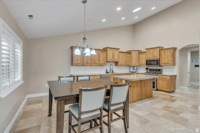 10605 S WILLOW VALLEY RD, South Jordan, UT 84095