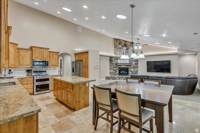 10605 S WILLOW VALLEY RD, South Jordan, UT 84095