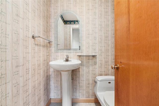 124 Marian Ave, Shaler, PA 15116