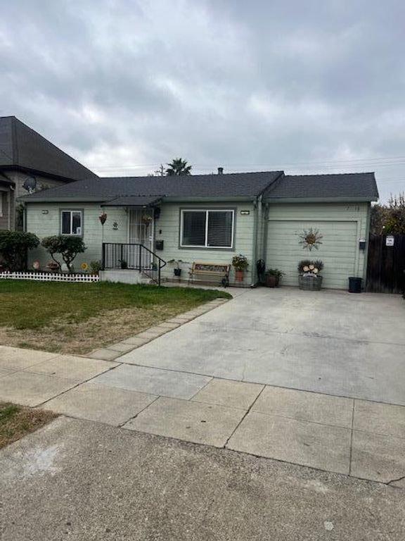 7521 Chestnut Street, Gilroy, CA 95020