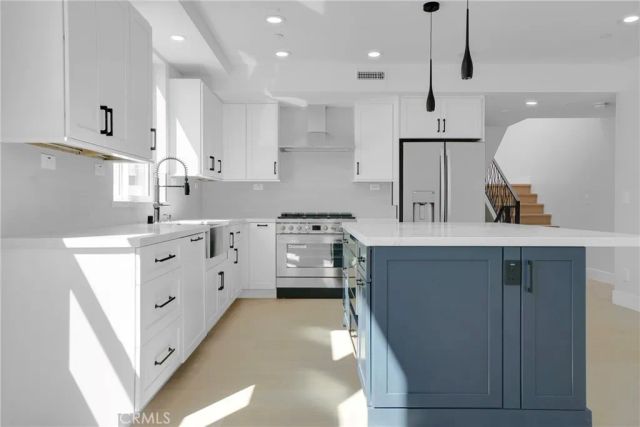 2409 Perkins Ln, Redondo Beach, CA 90278