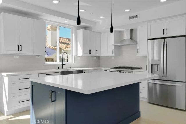 2409 Perkins Ln, Redondo Beach, CA 90278