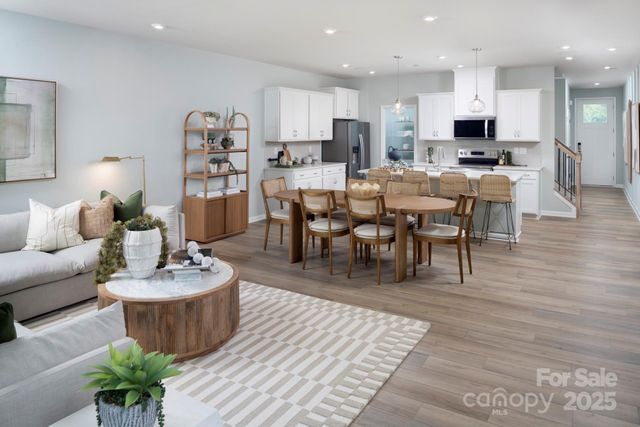 2112 Vinyasa Lane, Charlotte, NC 28215