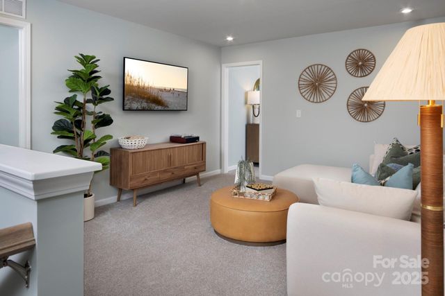 2112 Vinyasa Lane, Charlotte, NC 28215