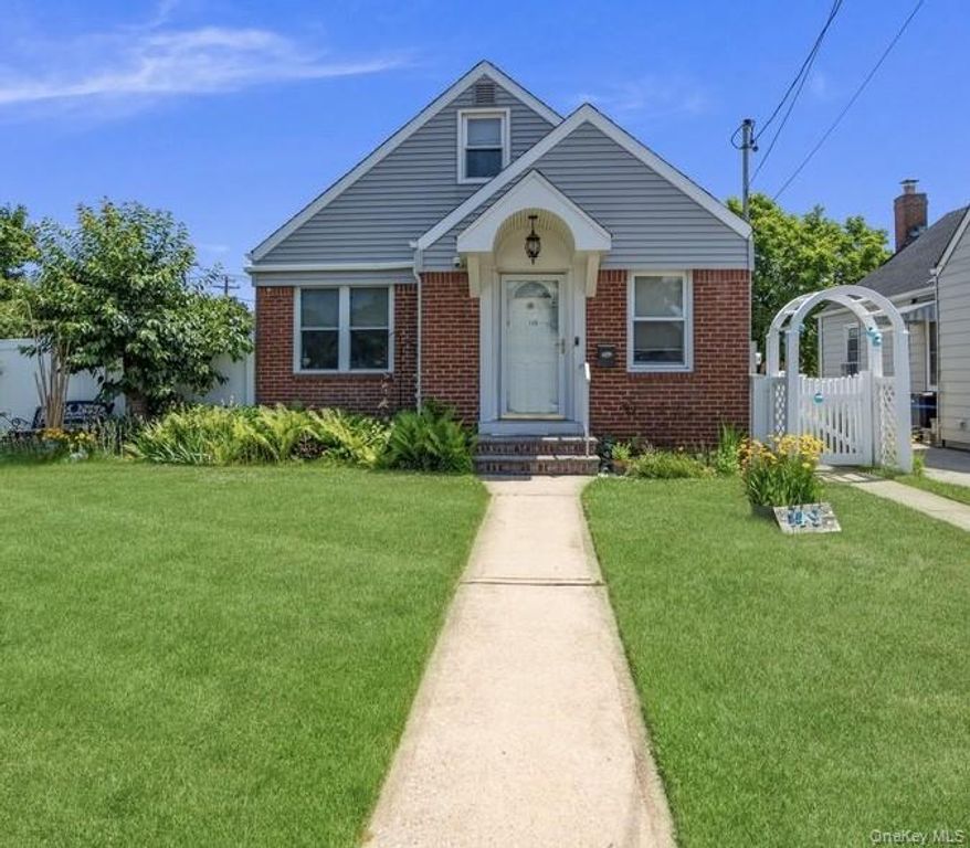 149 Arlington Street, Mineola, NY 11501 — exterior