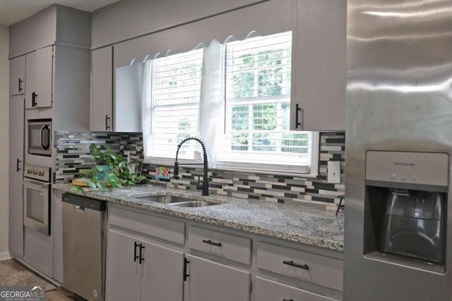 3863 Artist View, Decatur, GA 30034