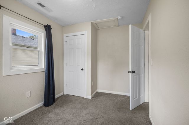 220 E 29th Street, Anderson, IN 46016