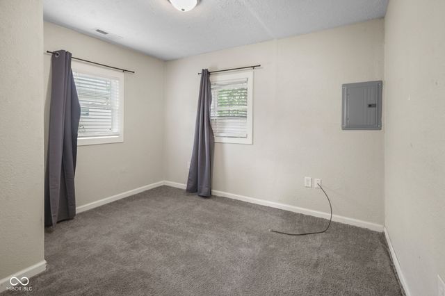 220 E 29th Street, Anderson, IN 46016