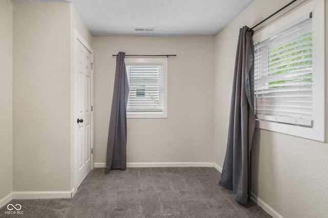 220 E 29th Street, Anderson, IN 46016